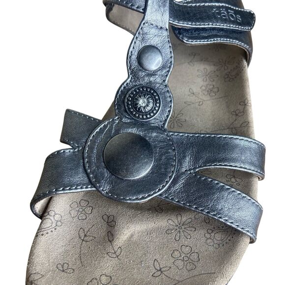 Taos Sandals Size 9 Treasure Metallic Silver Leather Adjustable T Strap Pewter - Picture 3 of 11